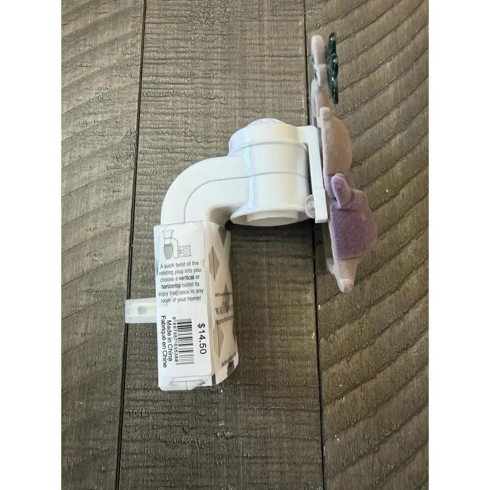 Bath & Body Works Wallflowers plug in- Holiday Mouse